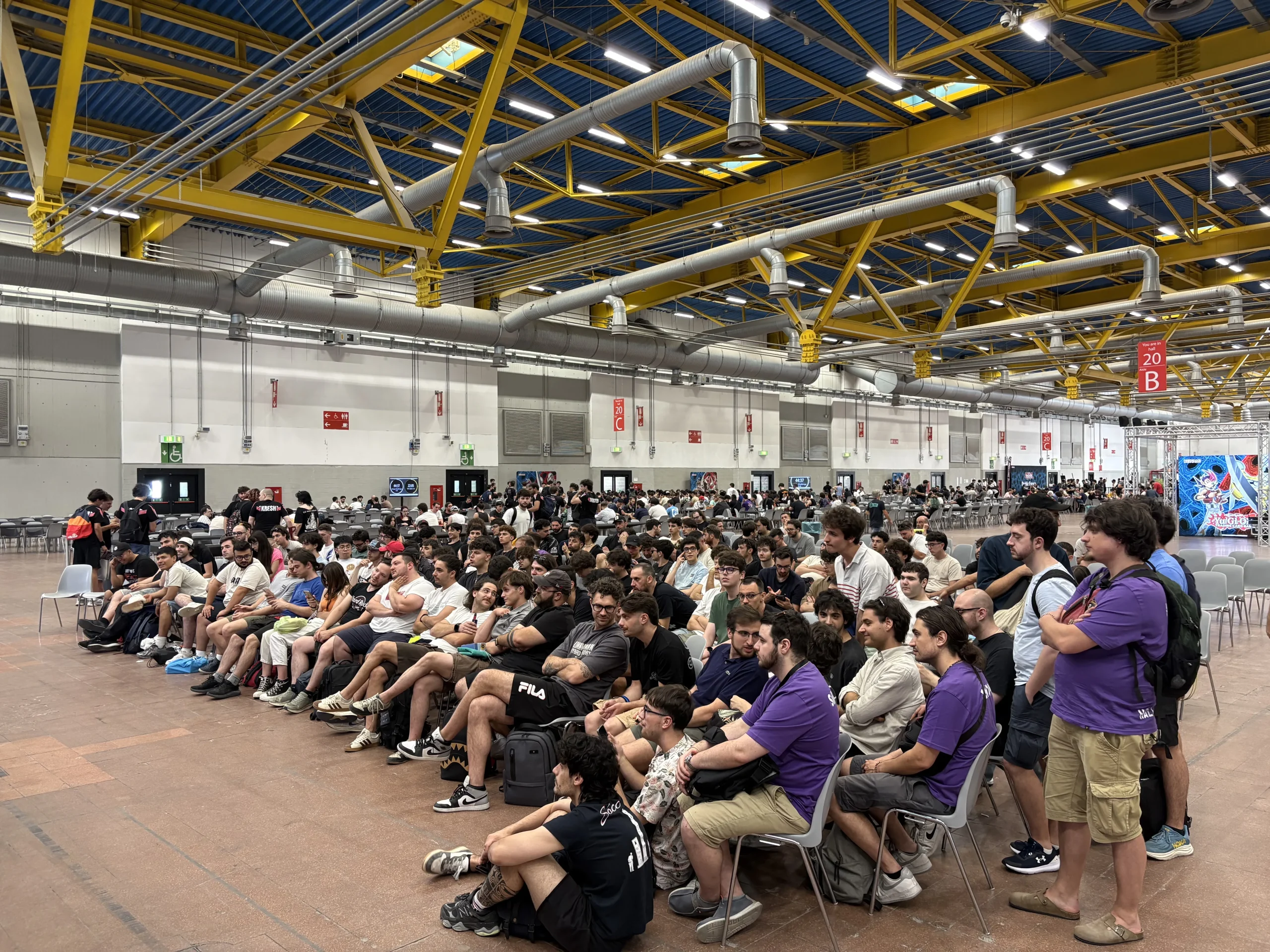 Crowd that assist to featured match